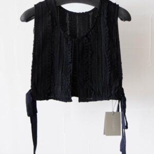 20.　PRIORITY/ プライオリティ フリルベスト/black(P51029SP）